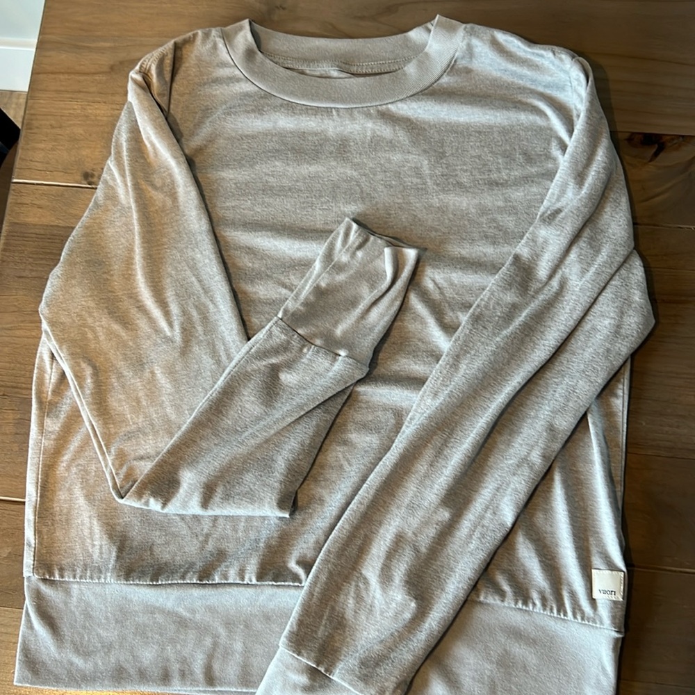 Vuori Cream Long Sleeve Relaxed Sweatshirt